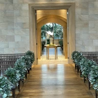 ドアの向こう側に鏡があり最後までゲストの顔が見られます。