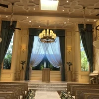 自然光の入るオシャレなチャペル
