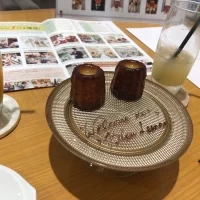 案内されて早々に焼きたてカヌレでもてなして頂きました！