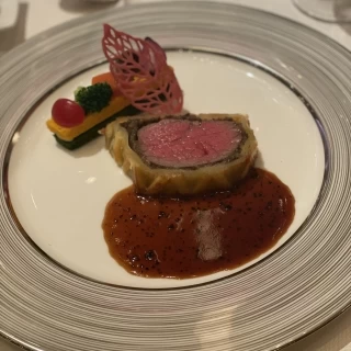 目の前でカットしていただきました