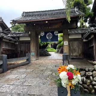 会場入り口の門が特徴的です
暖簾は会場でオーダーしました