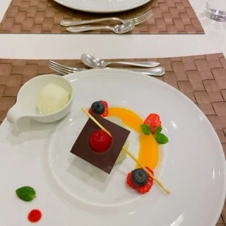 試食会でのデザートです。