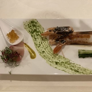 最後に海老を炙ってくれる演出があり、良かったです