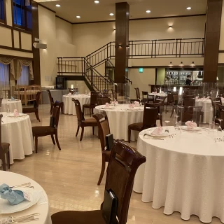 広い方の披露宴会場