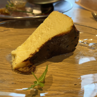 デザートのバスクチーズケーキ