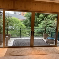一番小さい披露宴会場のホワイエにはベランダが付いている