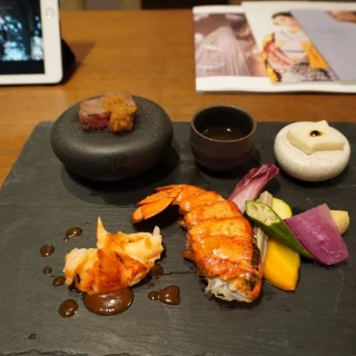 出汁にこだわった料理。
