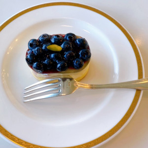 ブルーベリーがゴロゴロのった贅沢ケーキも美味でした！|629765さんのホテルスプリングス幕張の写真(1583054)