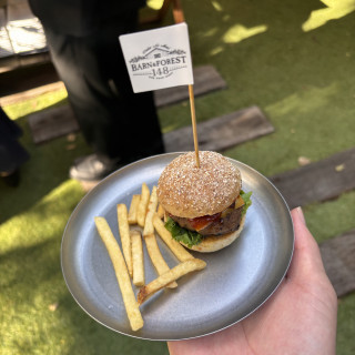 ハンバーガー食べられるのは珍しいと思いました。
