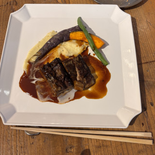 付け合わせの野菜の焼き加減が絶妙で素晴らしいです