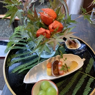 ほおずきの中にいろいろなお料理が入っていました。
