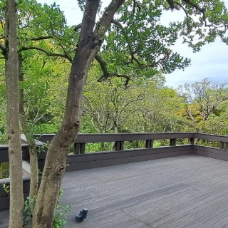 披露宴会場のドアを開けるとテラスがある。