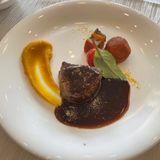 メインの肉料理です