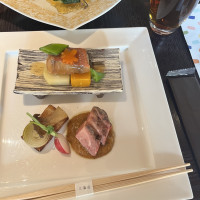式後の新郎新婦の料理