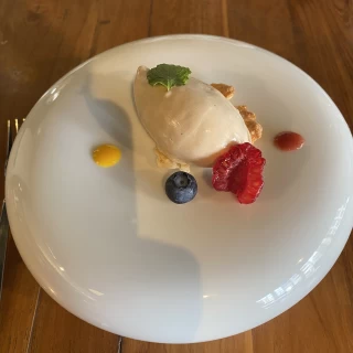 デザート。単調な味ではなく濃くがあり、様々なテーストが合わさ