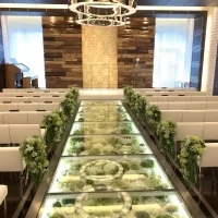 バージンロードの花が素敵でした。