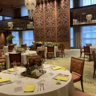 茶色の会場