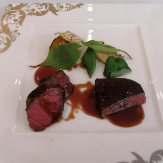 お肉の食べ比べ、どちらも美味しい！