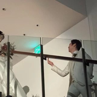 披露宴入場　階段より
