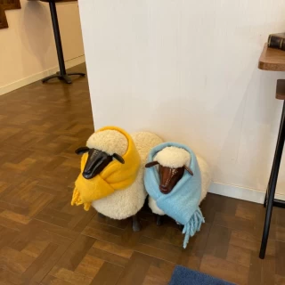 コッツウォルズハウスの入り口で羊さんたちがお出迎えしてくれま