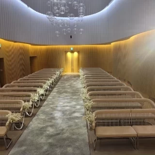挙式会場全体像（点灯バージョン）