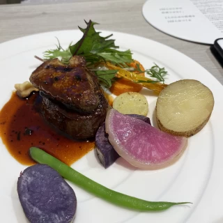 お肉料理の試食
