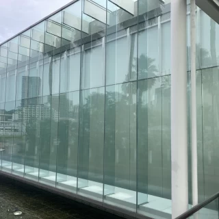 外からみた海のチャペルです。