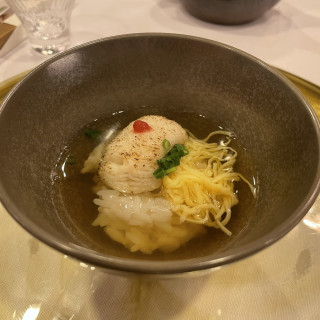 〆のお茶漬けです。出汁がシェフの自慢とのこと、美味でした。