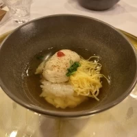 〆のお茶漬けです。出汁がシェフの自慢とのこと、美味でした。