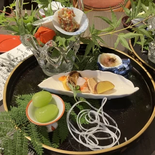 チーズ、えび、厚焼き玉子、あられ揚げ、シャインマスカットなど
