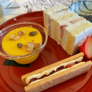 かぼちゃプリン、ケーキ、ドライベリーウィッチ