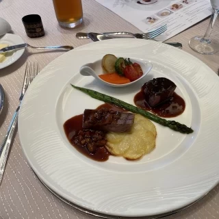 2種類の肉料理です。