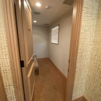 挙式中にやむを得ず退出しなければならないときに使うお部屋です