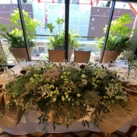 見学時の装花は素敵でした。グレードアップが必要かと。