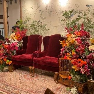 メインソファと装花になります。