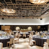 広々とした会場で解放感があります