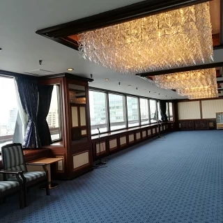 市街が見渡せる会場