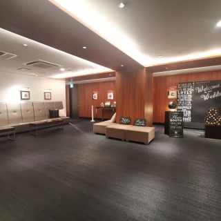 挙式と披露宴の間のウェルカムパーティー会場の雰囲気です。