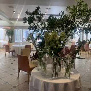 会場につくとお花が飾られています
