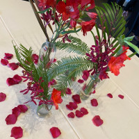 披露宴会場のテーブルに飾られたお花