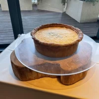 ウェディングケーキの代わりに、ピザにしました。
