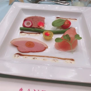 何品も綺麗に盛り付けられていました。