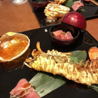 オマール海老、ローストビーフなど。