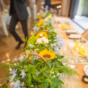 披露宴の装花。リクエストは向日葵と緑、青色小花でした。|632621さんのMiel Citron（ミエルシトロン）●BRASSグループの写真(1568191)