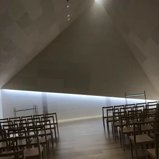 デザイン性を追求したチャペル