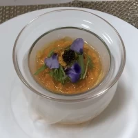 アロマスモークの上に載ったお料理。