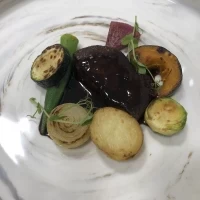 メインのお肉料理。とっても柔らかかった。