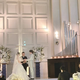 生演奏とともに挙式ができます。