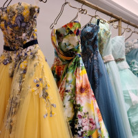 蜷川実花さんデザインのドレスもあります