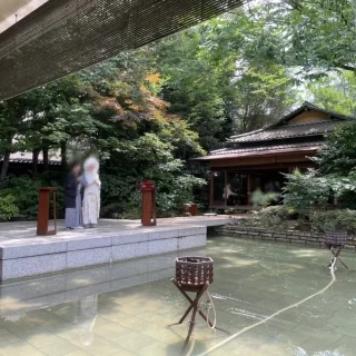水鏡の間から見た石舞台